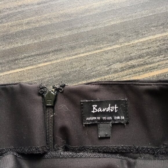 Bardot (Australian) fitted black/white mini skirt with asymetrical hem size 6 - Picture 9 of 13